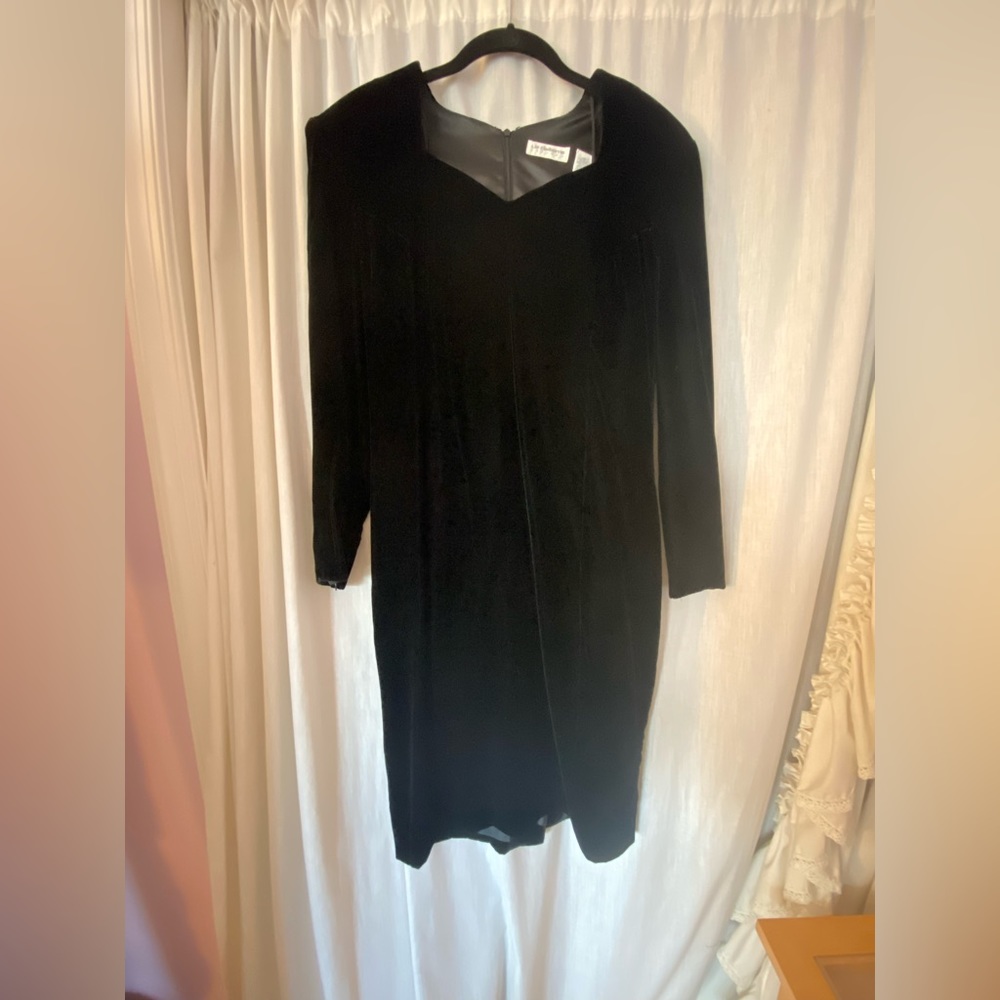Vintage Liz Claiborne Black Velvet Long Sleeve Dress with Silver Star ⭐️Details